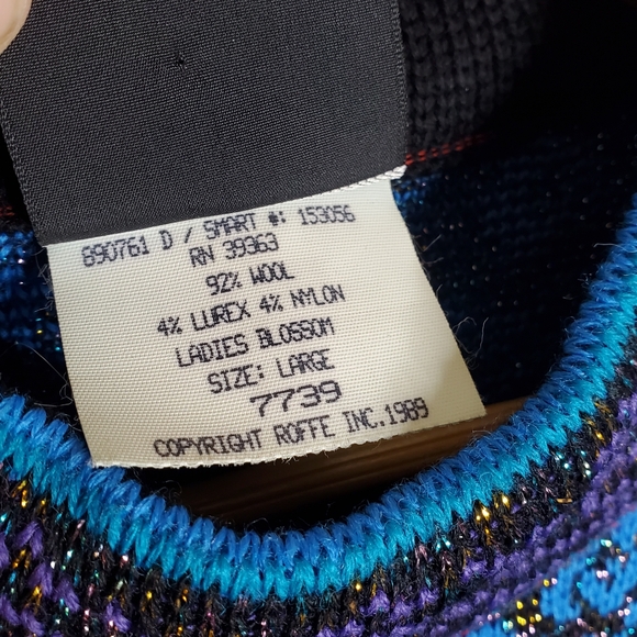 Demetre Vintage Blue and purple Pull over ladies Blossom Wool blend Sweater - Picture 6 of 9